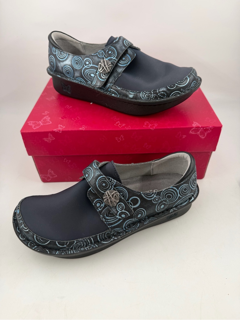 Alegria Women’s Dena Dream Fit -SZ 8-8.5- Slip-On Clog Navy Swirl Pattern $129